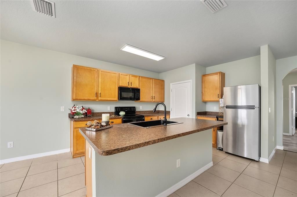 For Sale: $299,900 (3 beds, 2 baths, 1795 Square Feet)