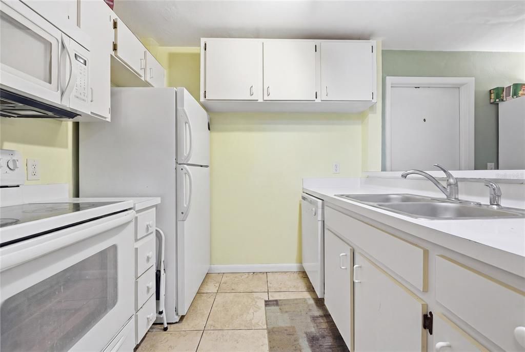 For Sale: $182,900 (4 beds, 4 baths, 1177 Square Feet)