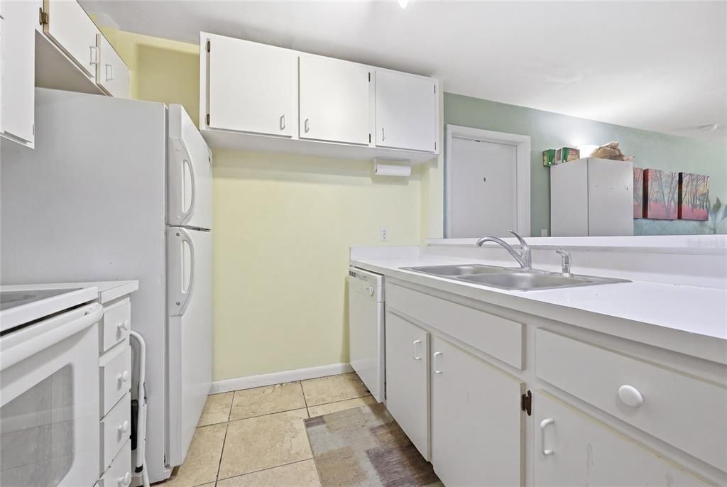 For Sale: $182,900 (4 beds, 4 baths, 1177 Square Feet)