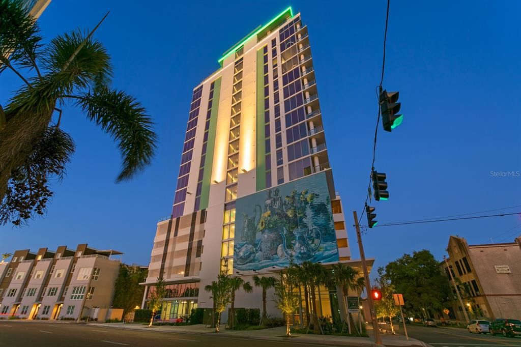 For Sale: $1,499,000 (3 beds, 2 baths, 2127 Square Feet)