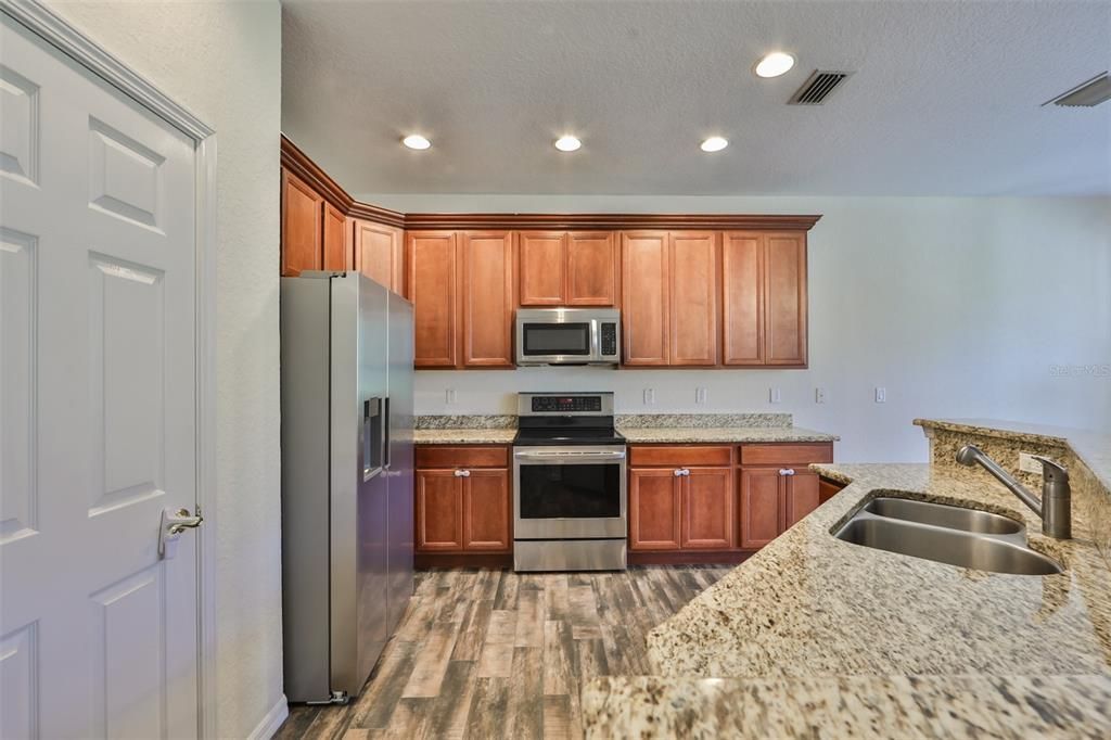 For Rent: $2,200 (3 beds, 2 baths, 1534 Square Feet)