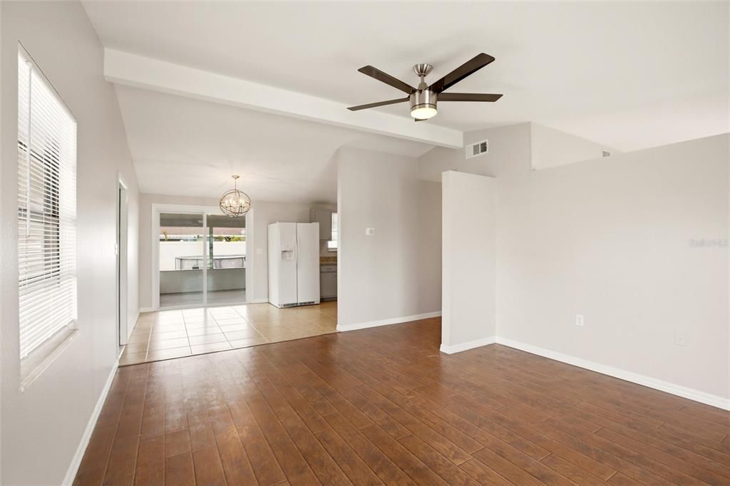 For Sale: $195,000 (3 beds, 1 baths, 1080 Square Feet)