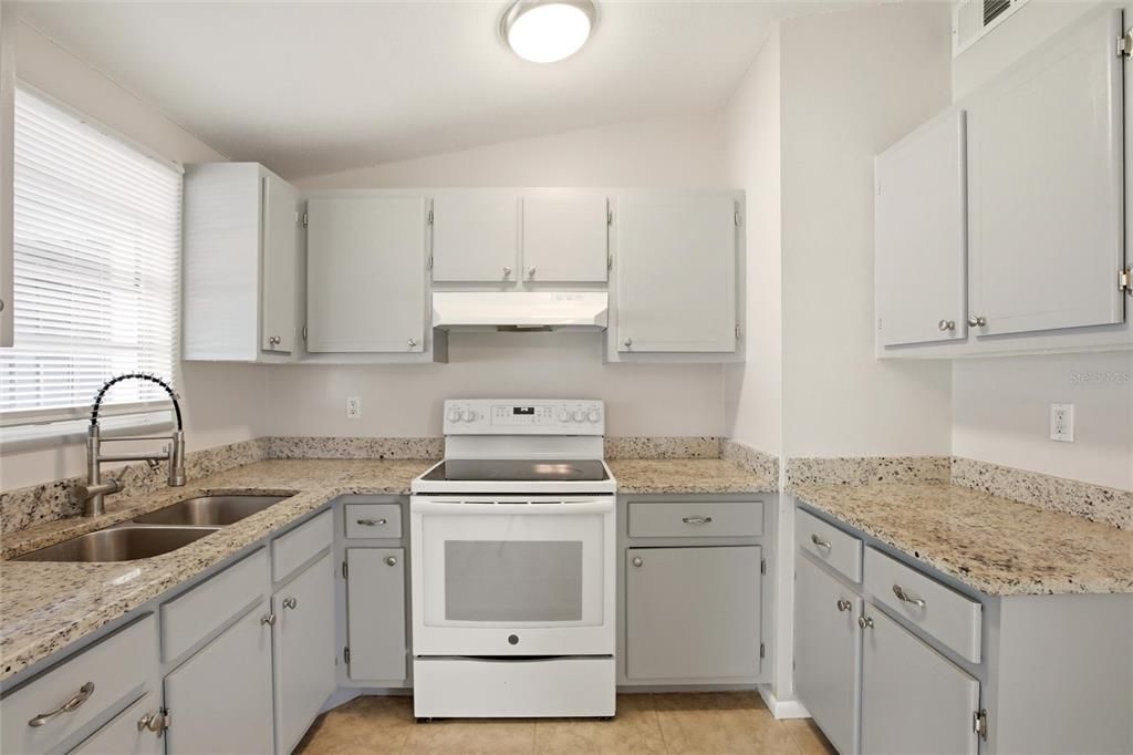 For Sale: $195,000 (3 beds, 1 baths, 1080 Square Feet)