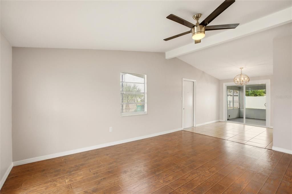 For Sale: $195,000 (3 beds, 1 baths, 1080 Square Feet)