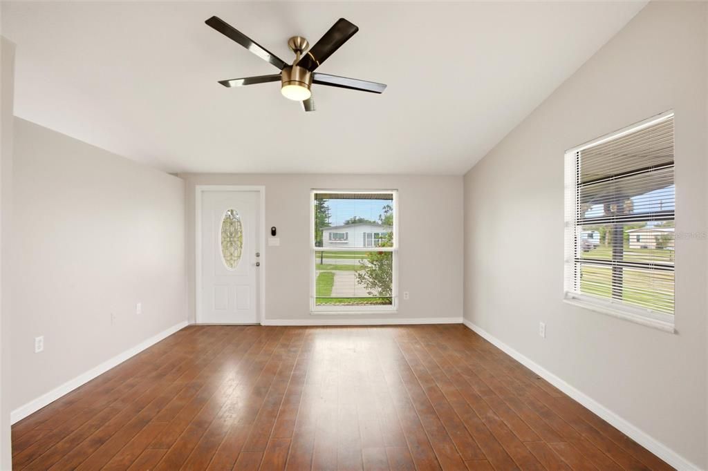 For Sale: $195,000 (3 beds, 1 baths, 1080 Square Feet)