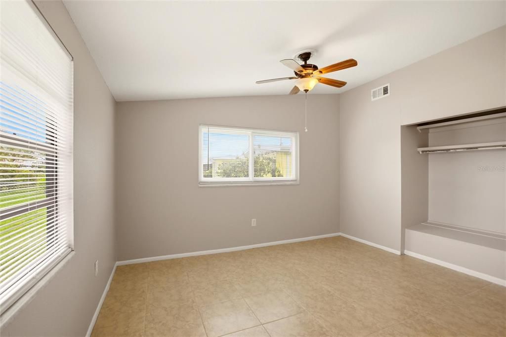 For Sale: $195,000 (3 beds, 1 baths, 1080 Square Feet)