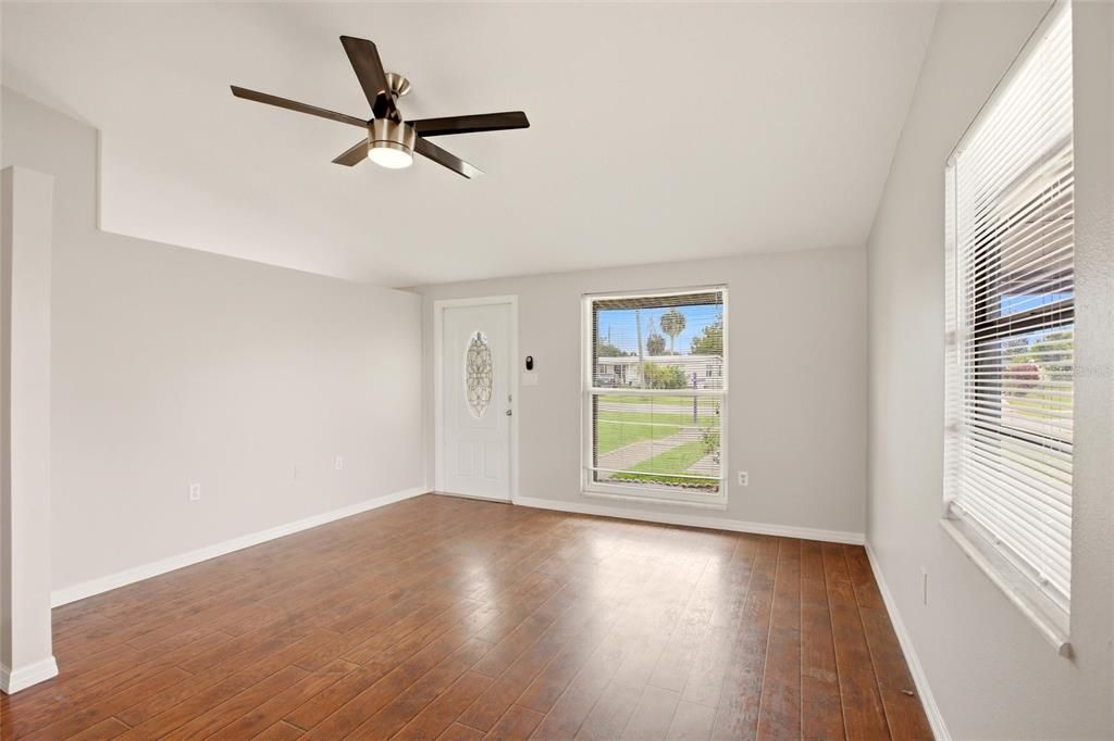 For Sale: $195,000 (3 beds, 1 baths, 1080 Square Feet)