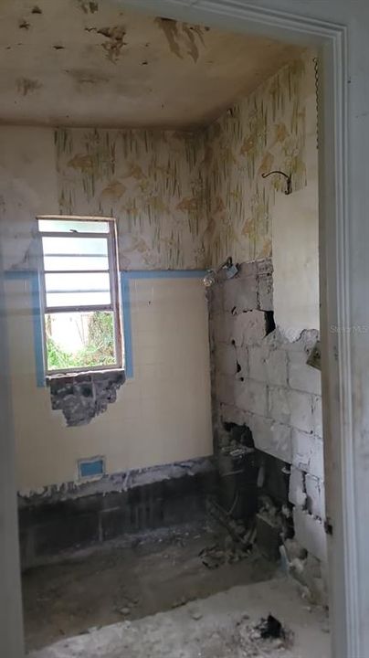 For Sale: $213,000 (2 beds, 1 baths, 1313 Square Feet)