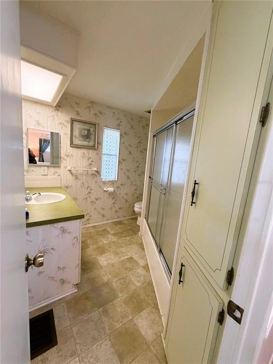 For Sale: $127,900 (2 beds, 2 baths, 1213 Square Feet)