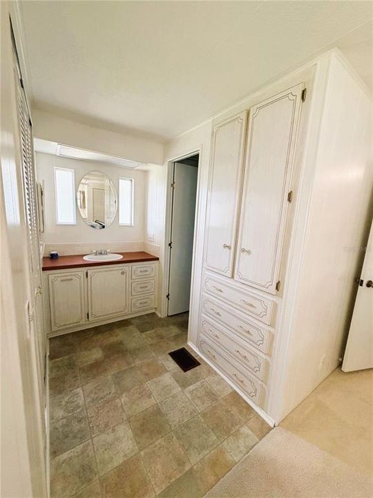 For Sale: $127,900 (2 beds, 2 baths, 1213 Square Feet)