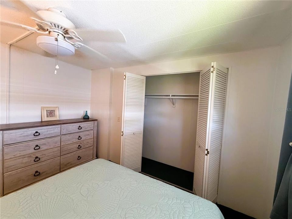 For Sale: $127,900 (2 beds, 2 baths, 1213 Square Feet)