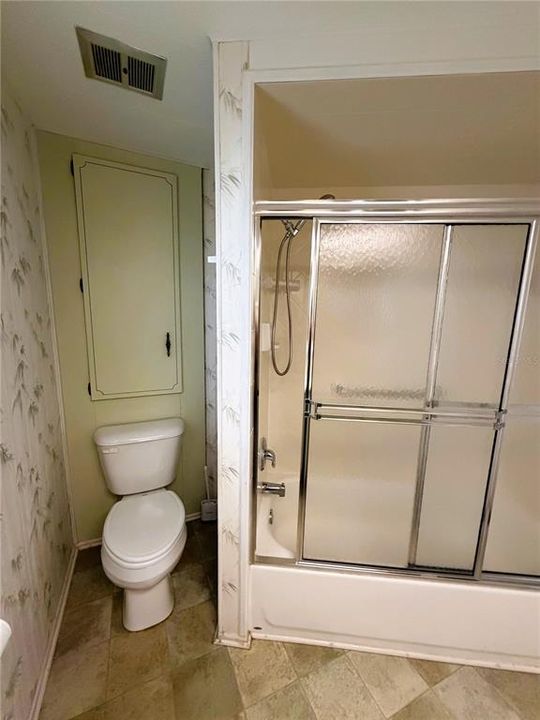 For Sale: $127,900 (2 beds, 2 baths, 1213 Square Feet)