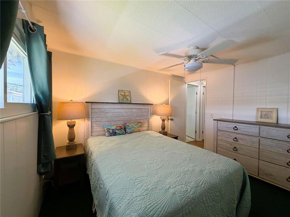 For Sale: $127,900 (2 beds, 2 baths, 1213 Square Feet)