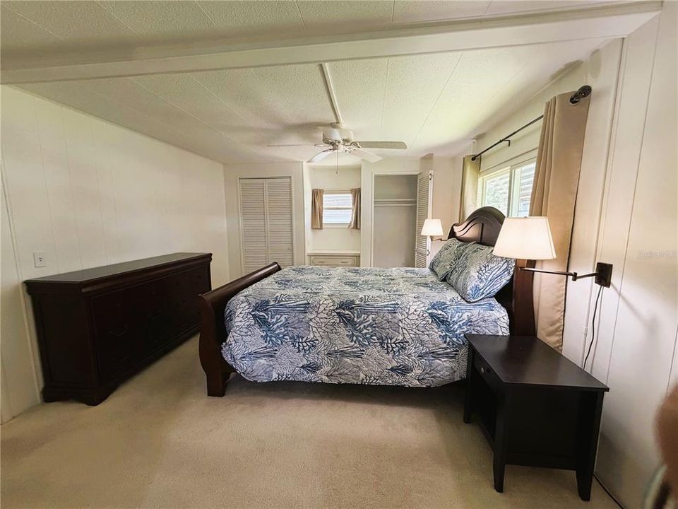 For Sale: $127,900 (2 beds, 2 baths, 1213 Square Feet)
