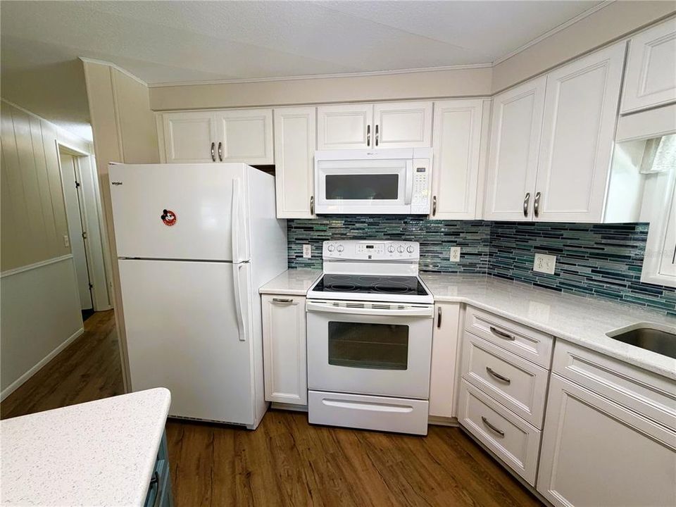 For Sale: $127,900 (2 beds, 2 baths, 1213 Square Feet)