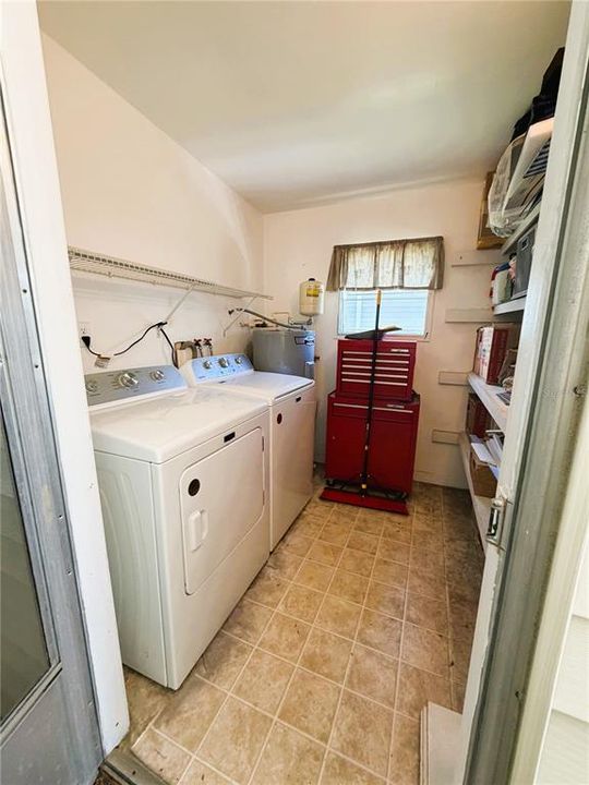 For Sale: $127,900 (2 beds, 2 baths, 1213 Square Feet)