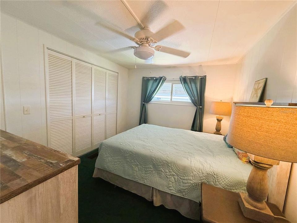 For Sale: $127,900 (2 beds, 2 baths, 1213 Square Feet)