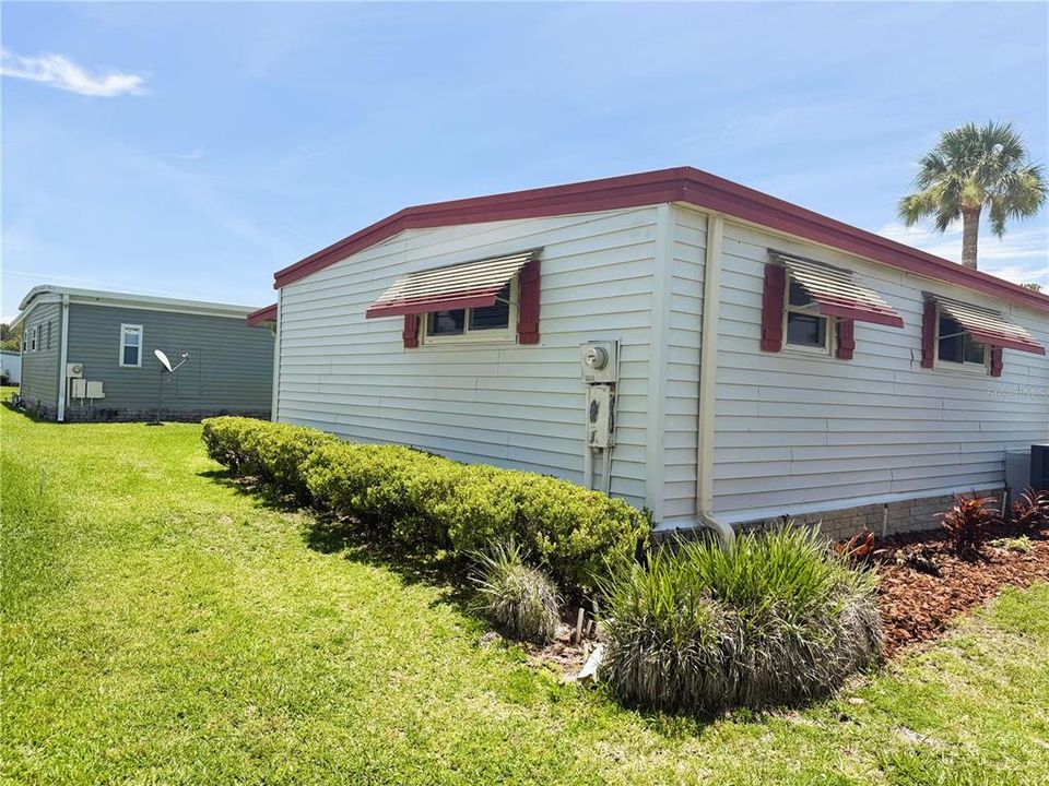 For Sale: $127,900 (2 beds, 2 baths, 1213 Square Feet)