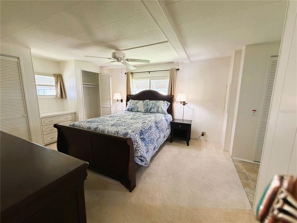 For Sale: $127,900 (2 beds, 2 baths, 1213 Square Feet)