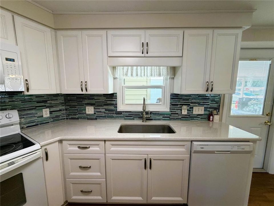 For Sale: $127,900 (2 beds, 2 baths, 1213 Square Feet)