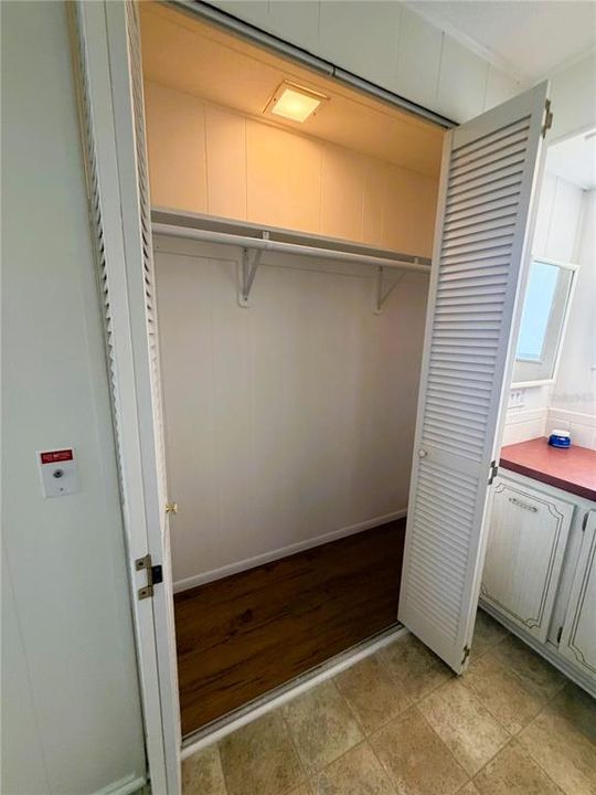 For Sale: $127,900 (2 beds, 2 baths, 1213 Square Feet)