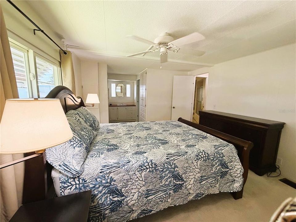 For Sale: $127,900 (2 beds, 2 baths, 1213 Square Feet)