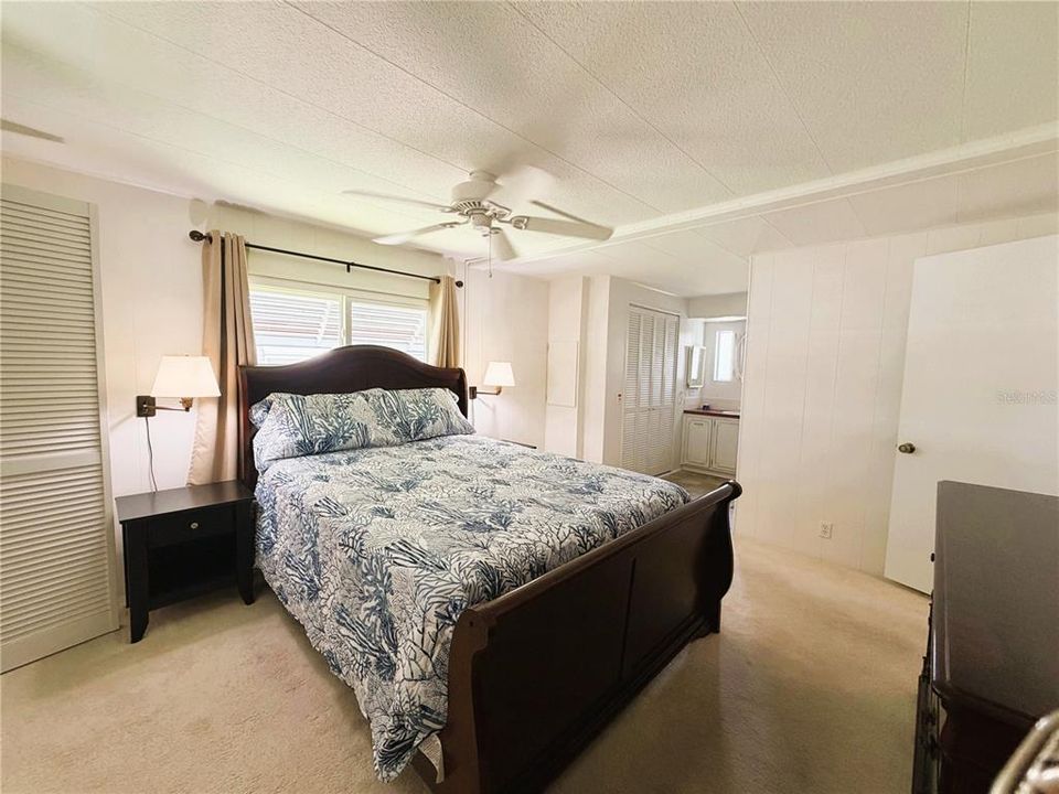 For Sale: $127,900 (2 beds, 2 baths, 1213 Square Feet)