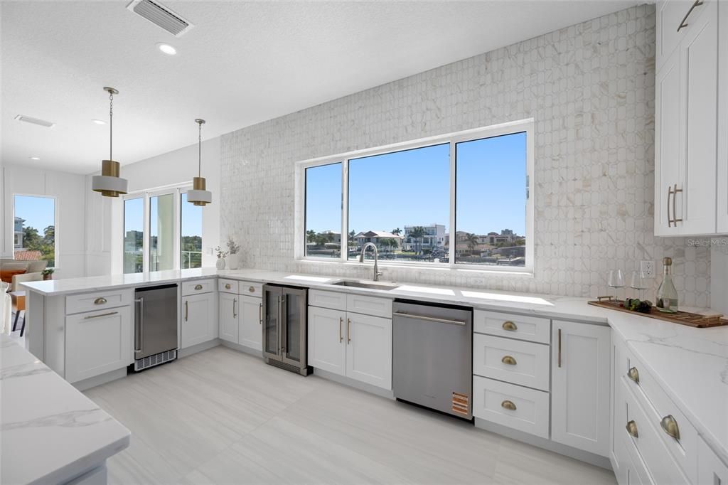 For Sale: $3,485,000 (6 beds, 5 baths, 4849 Square Feet)