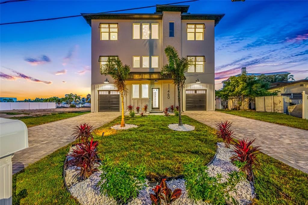 For Sale: $3,485,000 (6 beds, 5 baths, 4849 Square Feet)