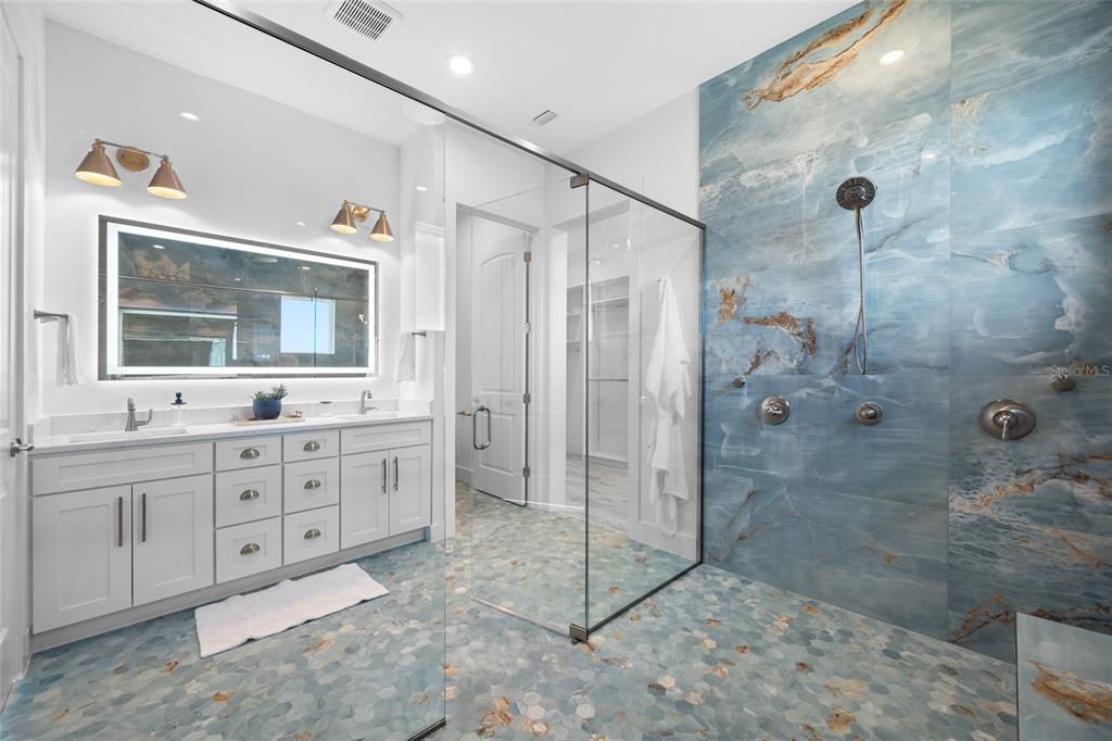 For Sale: $3,485,000 (6 beds, 5 baths, 4849 Square Feet)
