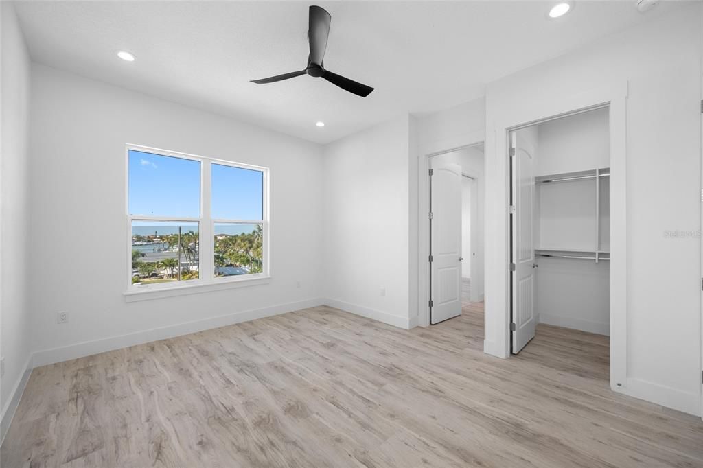 For Sale: $3,485,000 (6 beds, 5 baths, 4849 Square Feet)