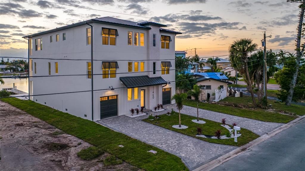 For Sale: $3,485,000 (6 beds, 5 baths, 4849 Square Feet)