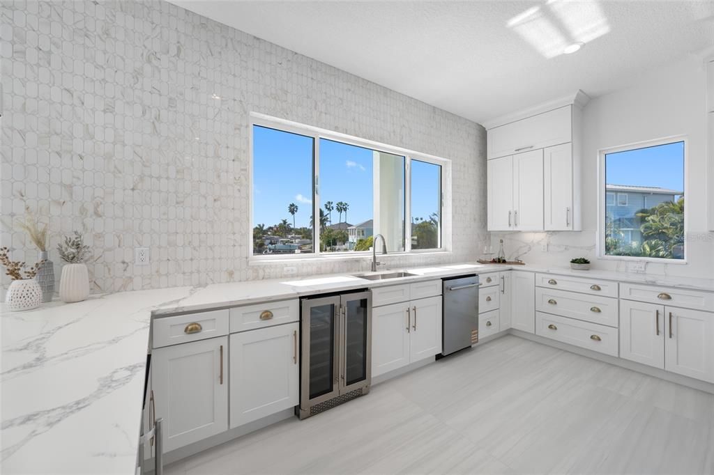 For Sale: $3,485,000 (6 beds, 5 baths, 4849 Square Feet)