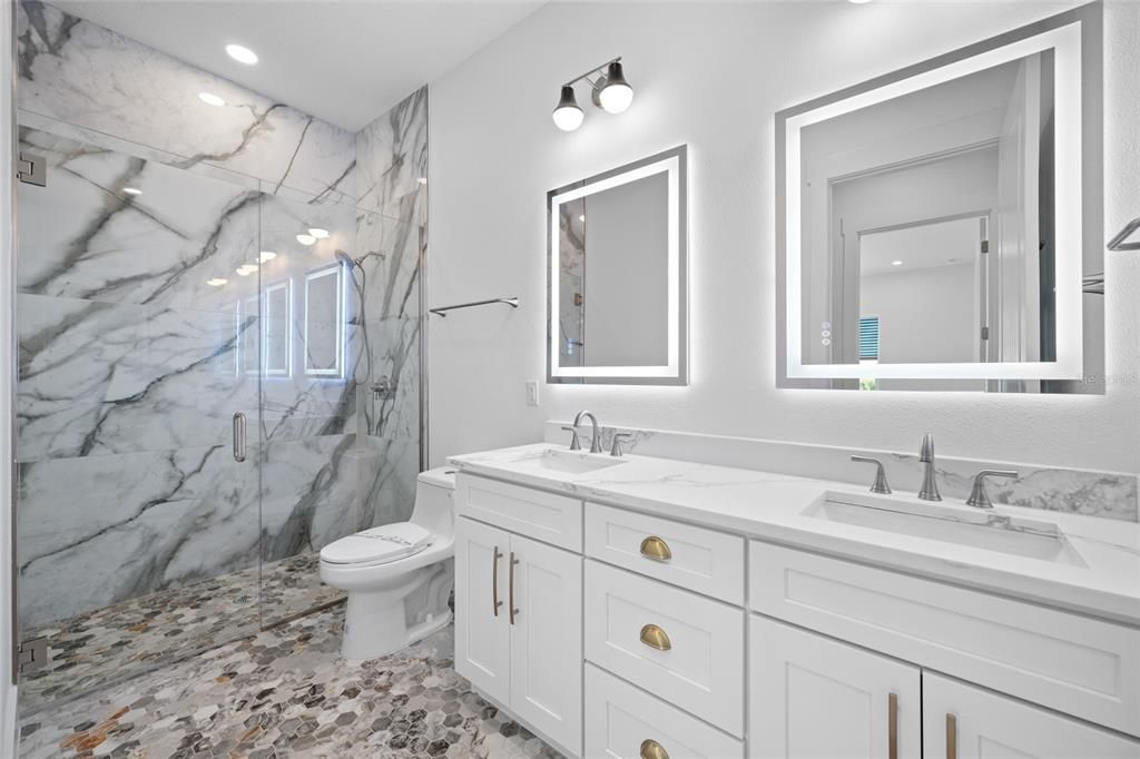 For Sale: $3,485,000 (6 beds, 5 baths, 4849 Square Feet)