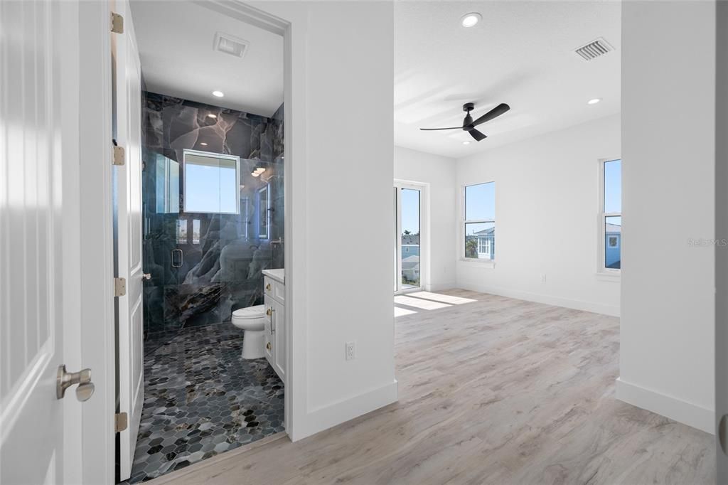 For Sale: $3,485,000 (6 beds, 5 baths, 4849 Square Feet)