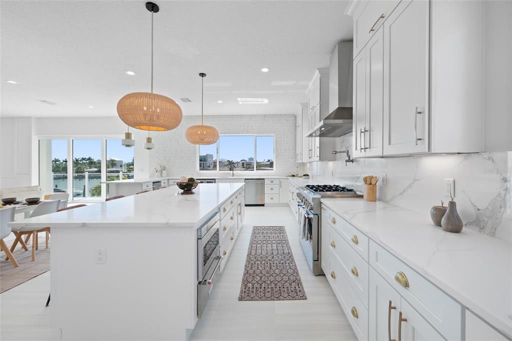 For Sale: $3,485,000 (6 beds, 5 baths, 4849 Square Feet)