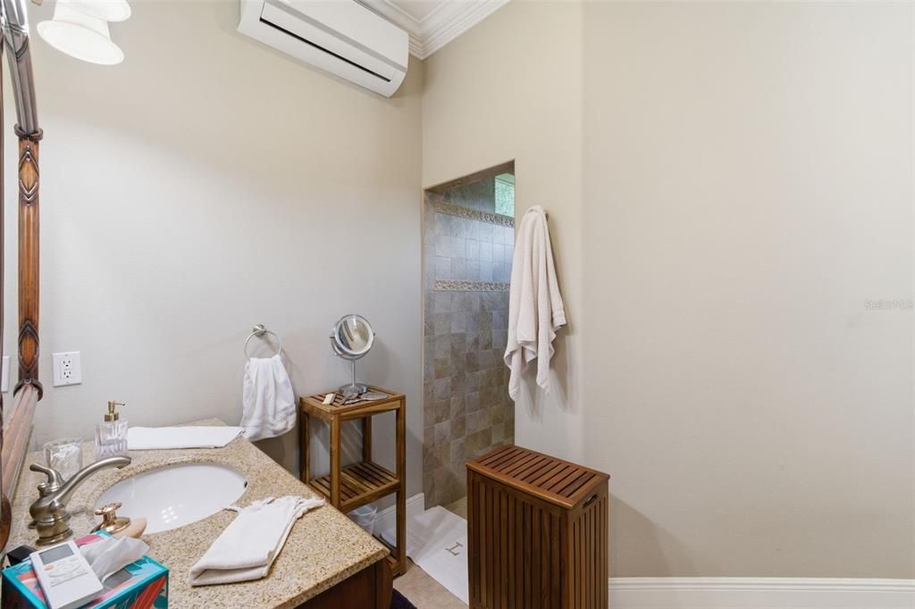 En Venta: $740,000 (3 camas, 3 baños, 2905 Pies cuadrados)