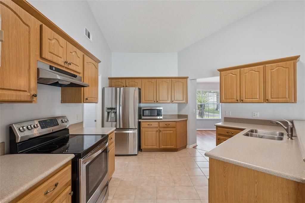 На продажу: $430,000 (4 спален, 2 ванн, 1978 Квадратных фут)