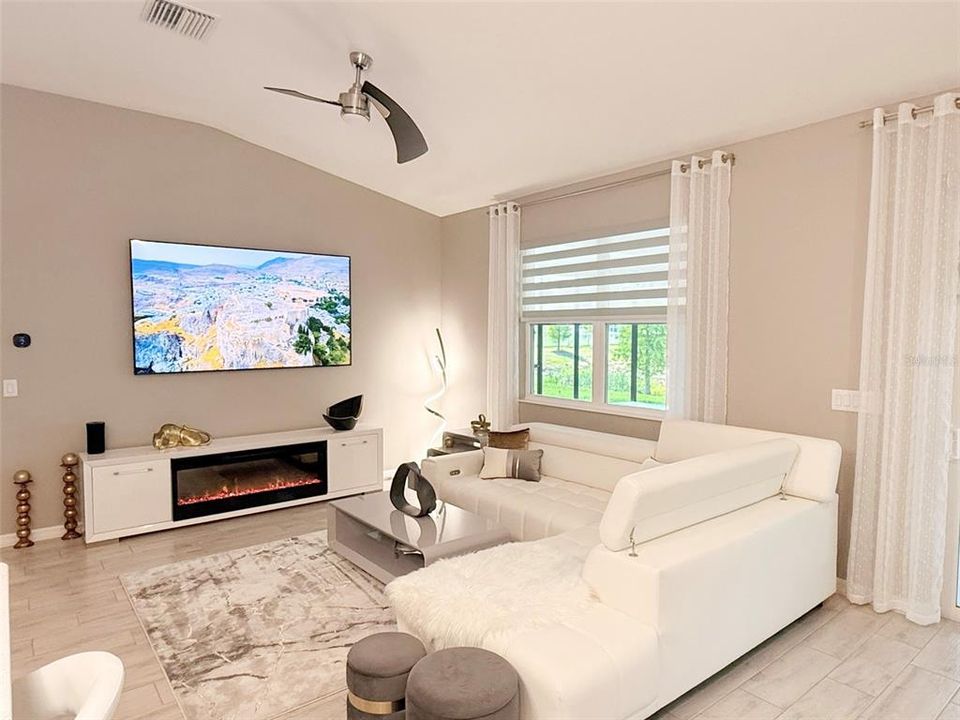 En Venta: $439,900 (3 camas, 2 baños, 1537 Pies cuadrados)