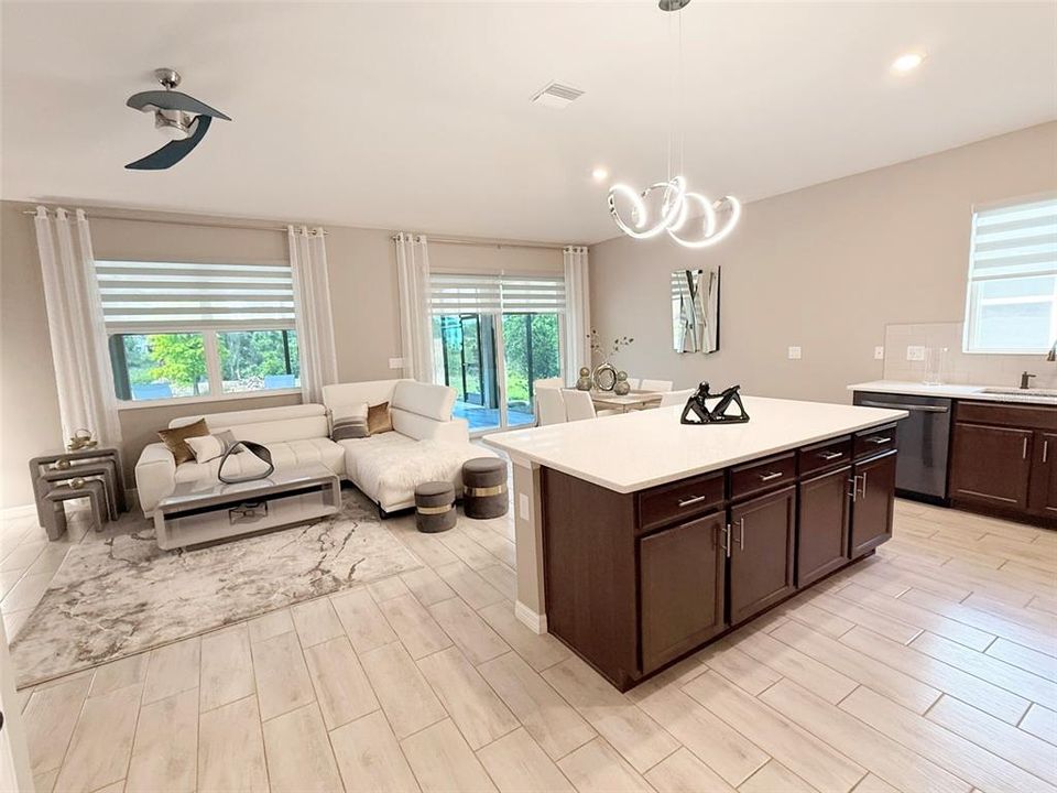 En Venta: $439,900 (3 camas, 2 baños, 1537 Pies cuadrados)