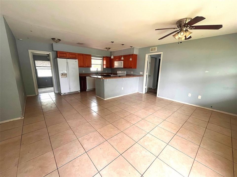 For Sale: $249,900 (4 beds, 2 baths, 1120 Square Feet)