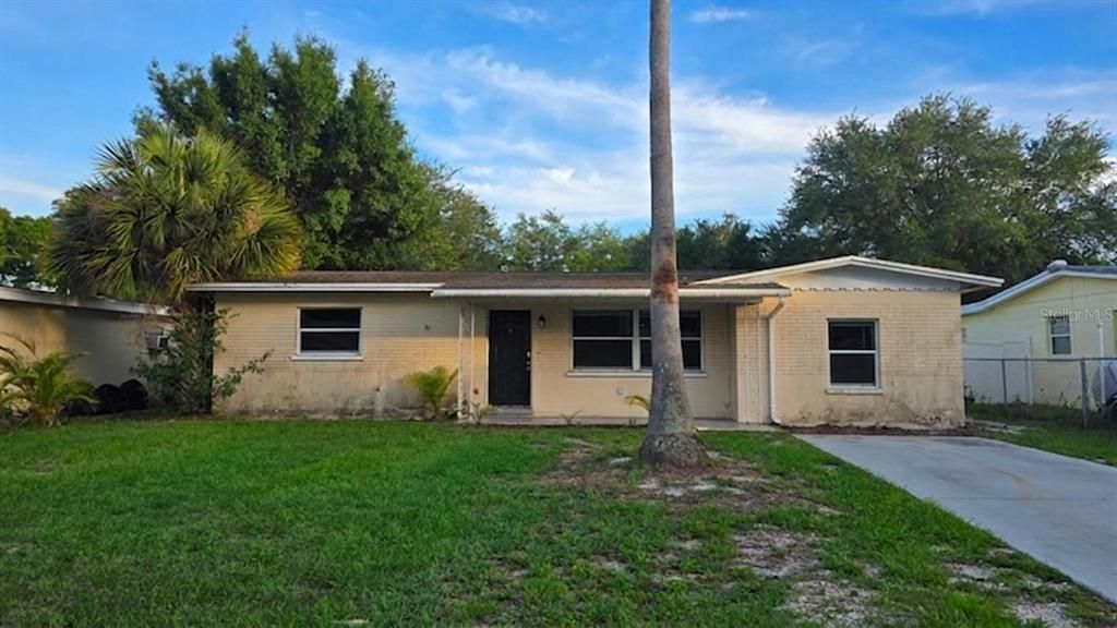 For Sale: $249,900 (4 beds, 2 baths, 1120 Square Feet)