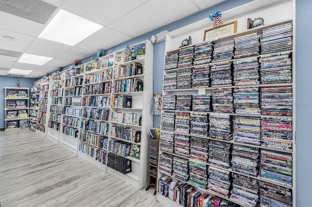 For Sale: $159,900 (2 beds, 2 baths, 1188 Square Feet)