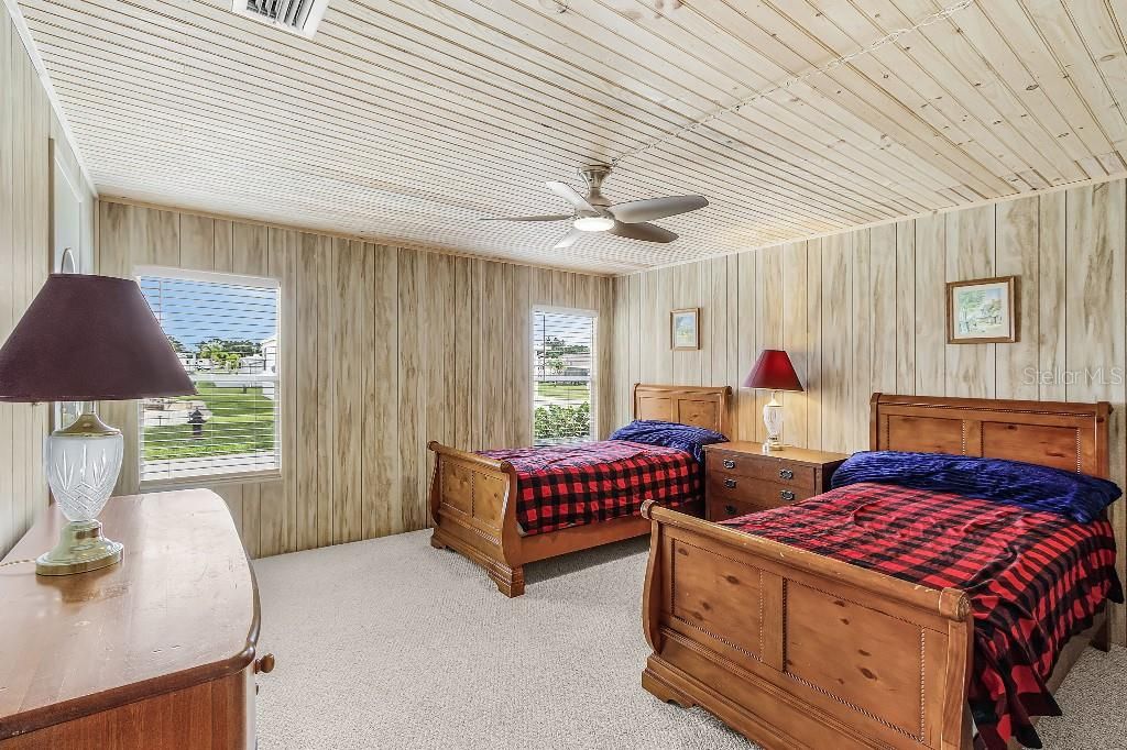 For Sale: $159,900 (2 beds, 2 baths, 1188 Square Feet)