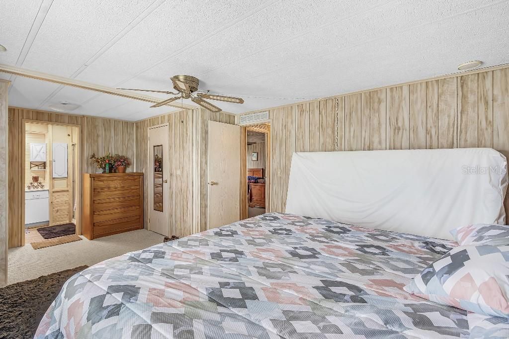 For Sale: $159,900 (2 beds, 2 baths, 1188 Square Feet)