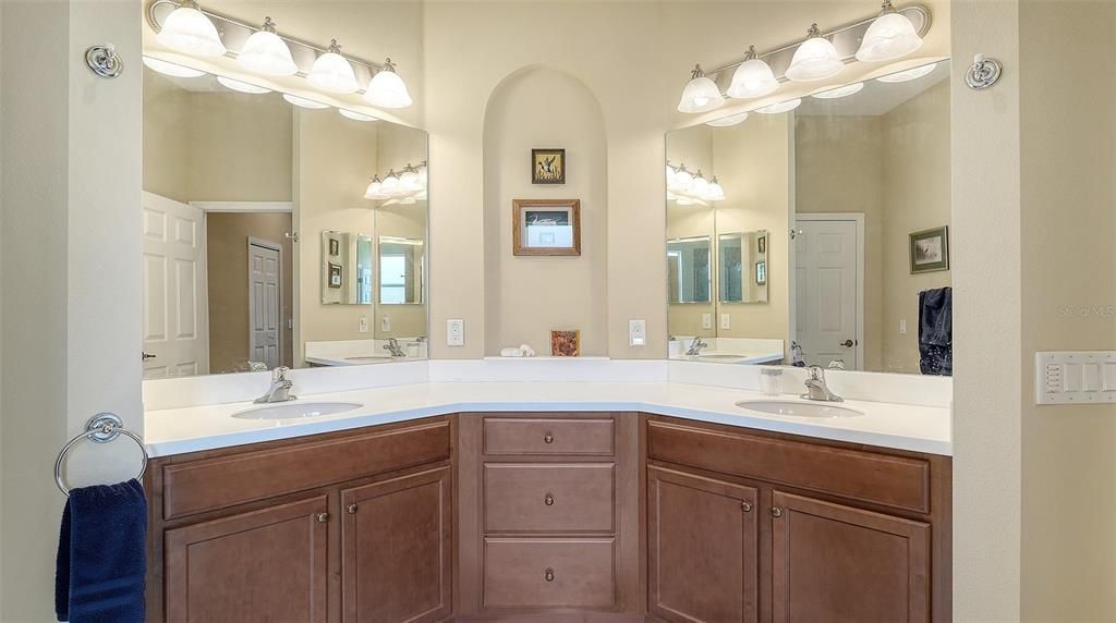 For Sale: $595,000 (4 beds, 2 baths, 2369 Square Feet)