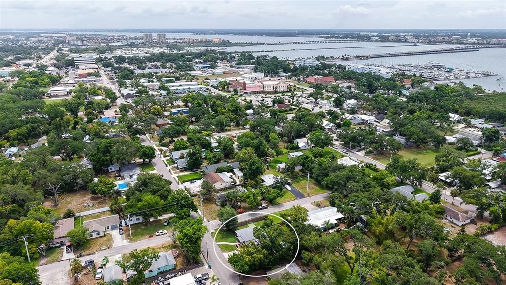 For Sale: $339,000 (2 beds, 1 baths, 896 Square Feet)