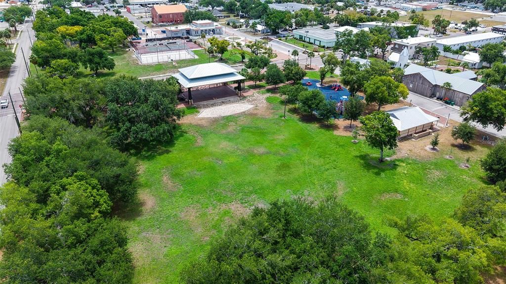 For Sale: $339,000 (2 beds, 1 baths, 896 Square Feet)