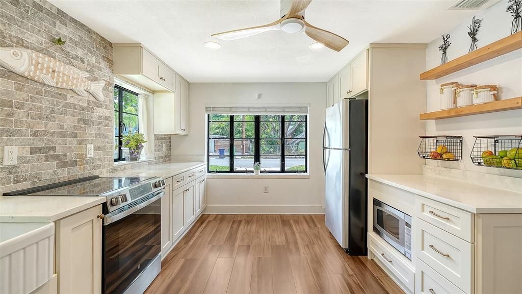 For Sale: $339,000 (2 beds, 1 baths, 896 Square Feet)