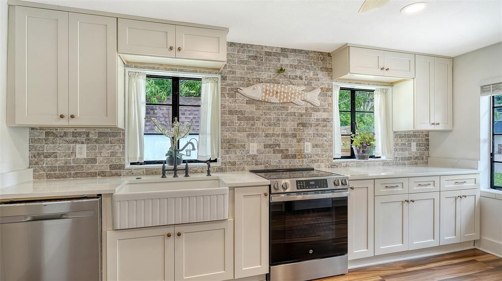 For Sale: $339,000 (2 beds, 1 baths, 896 Square Feet)